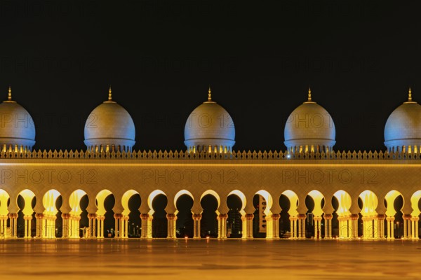 Shakezy Cayd Grand Mosque United Arab Emirates. Shooting Location: Abdabi