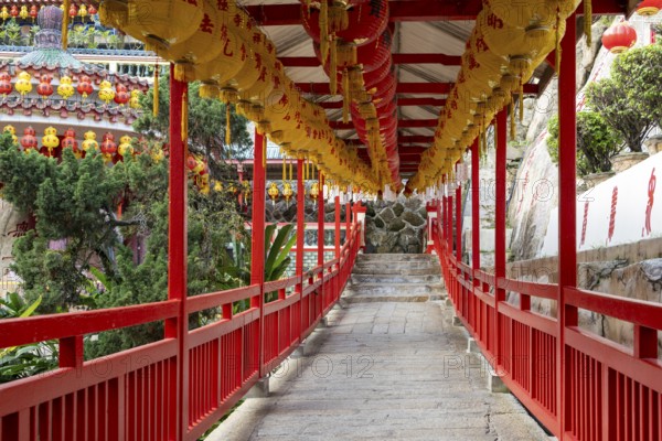 Walkway, Kek Lok Si Temple, George Town, Penang, Malaysia, Southeast Asia, Asia