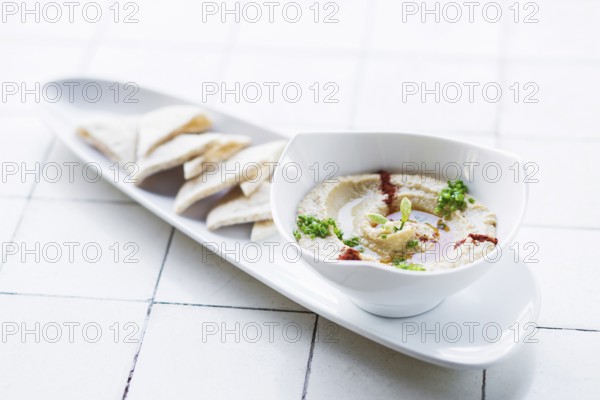 Hummus houmous middle eastern vegetarian veggie healthy snack food