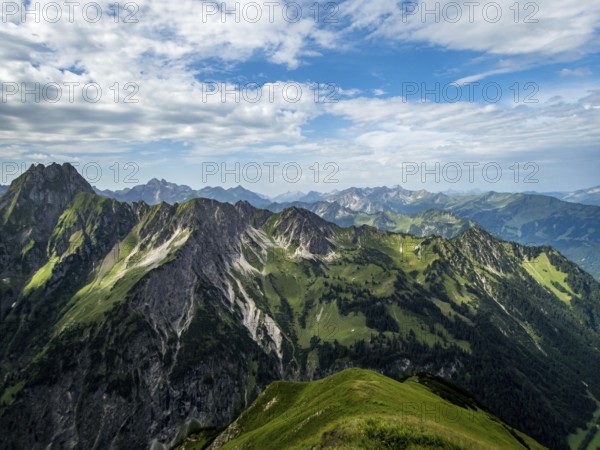 Fantastic panoramic hike from the Nebelhorn along the Laufbacher Eck via Schneck, Hofats and Oytal