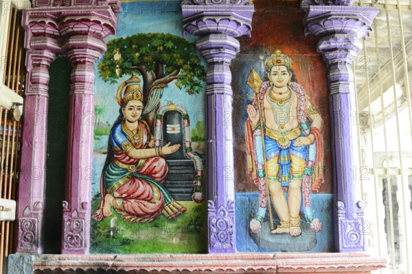 Ekambareshvara Temple, Kanchipuram, Tamil Nadu, Colourful traditional mural of goddess and god in the temple, Kanchipuram, Tamil Nadu, South India, India, Asia