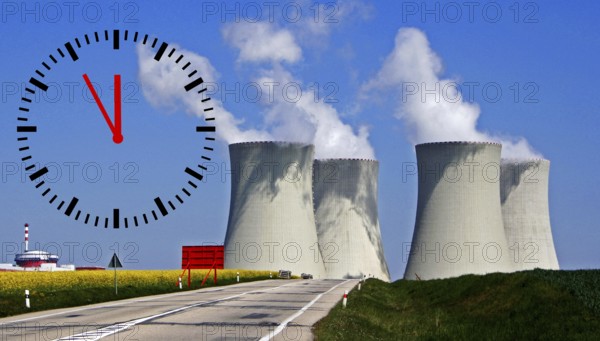 Climate tax, power plant, global warming, clock shows 5 to 12, Lower Saxony, Federal Republic of Germany