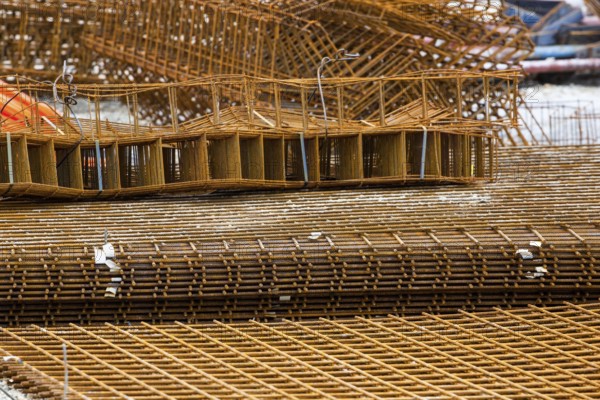 On a construction site there are steel grids to reinforce the bentonite slabs