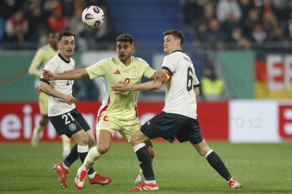 Football, U21, Friendly match, 2024/2025, Germany U21 vs. Spain U21, 25.03.2025, Merck-Stadion am Böllenfalltor, Darmstadt, Germany, Eric MARTEL (Germany U21, 06) in a duel with Andres GARCIA Spain U21 li, Europe