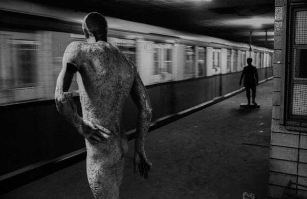 GDR, Berlin, 17 June 1990, Oranienburger Straße S-Bahn station, figures erected by the Weißensee art academy in the closed S-Bahn station, which were destroyed by someone at the beginning of the construction work at the station