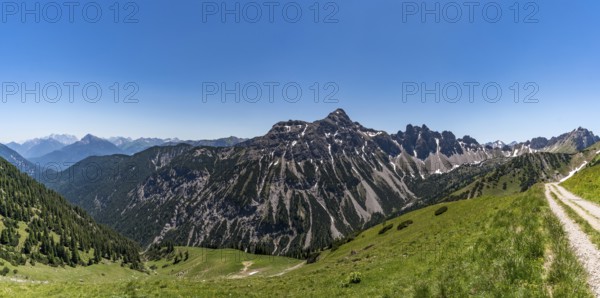 Fantastic hike in the Tannheim Mountains from the summit of Neunerkopfle over Landsberger hut to the beautiful Vilsalpsee