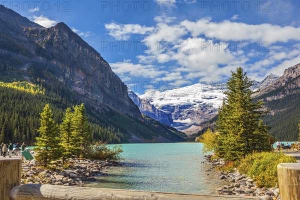 The picturesque promenade at Lake Louise. The lake is surrounded by mountains, glaciers and pine forests. Banff National Park, Rocky Mountains, Canada, North America