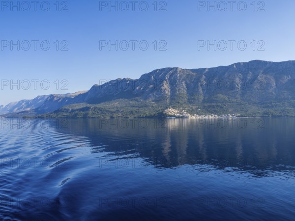 Mountain range by the sea in the morning light, panoramic shot, Makarska Riviera, near Makarska, Dalmatia, Croatia, Europe