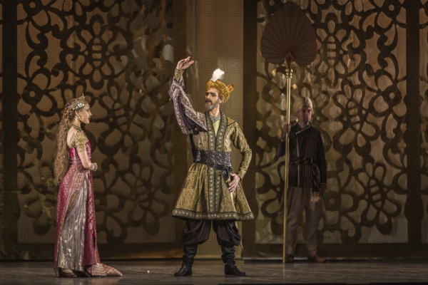 Marius Petipa brought the choreography 'LA BAYADERE' to the stage in St Petersburg in 1877. Fortunately, the notations of the original have been preserved so that choreographers today can give us a reliable picture of his ideas. In this production, the choreographer Alexei Ratmansky did so to music by Ludwig Minkus and with the help of Jerôme Kaplan for the set and costumes. In colonial-influenced images of a fantastic India of temples and palaces, the story is told of a love that is not befitting her station: the bayadere Nikia ? an Indian temple dancer ? loves the warrior Solor, who in turn is promised to Gamsatti, the daughter of the powerful Rajah, as her husband. According to the laws of drama, this union can only end unhappily ? in the 'Kingdom of Shadows'. Colourful, opulent and, as one might say today, diverse, this ballet is a feast for the eyes. At the Staatsballett Berlin. In the main