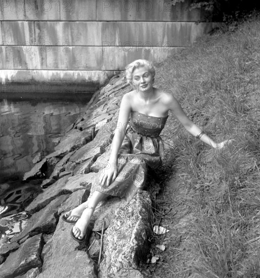 Anita Ekberg. Born 29 September 1931, died 11 January 2015. Swedish actress. When the picture is taken, she has won the Miss Sweden beauty contest on August 24, 1951. Anita has been awarded the title Miss Sweden through a vote in the weekly magazine Veckorevyn, where 1100 girls competed for the title in 28 Swedish cities and 125, 000 voters. Along with the award, she also received a trip to the USA where she will visit the city of Atlantic City where Miss America is usually crowned, as well as Texas. She is 20 years old at this time, a native of Malmö and a model by profession. 1951. Kristoffersson ref BD40-5
