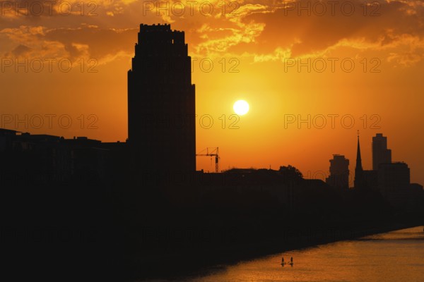 The sun sets behind the Mainplaza Hotel in Frankfurt am Main, Frankfurt am Main, Hesse, Germany, Europe