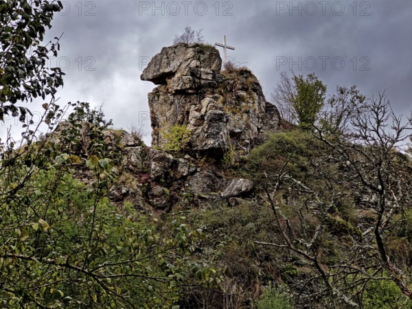 Quartzite rocks of the Hunolstein castle ruins, municipality of Morbach, Hunsrück, Rhineland-Palatinate, Germany, Europe