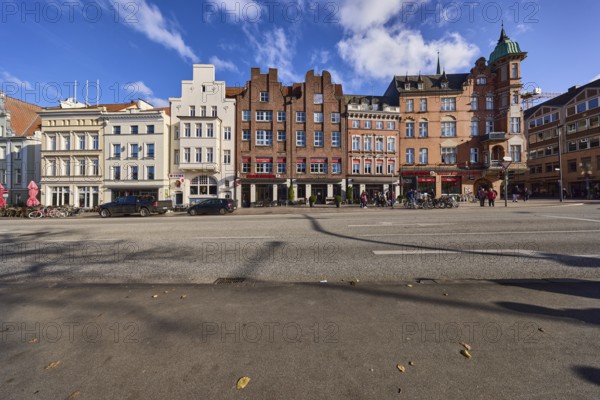 Row of historic buildings, brick buildings, gables, blue sky with cumulus clouds, street An der Untertrave, Hanseatic city of Lübeck, independent city, Schleswig-Holstein, Germany, Europe