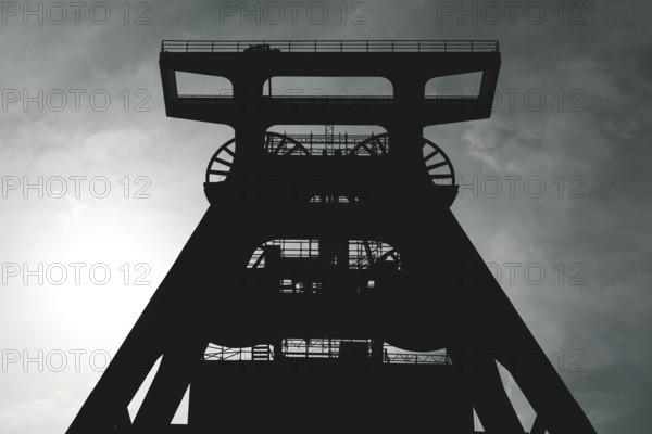 Winding tower, silhouette, backlight, sunlight, industrial monument, coal, mining, Zeche Zollverein, Essen, Germany, Europe