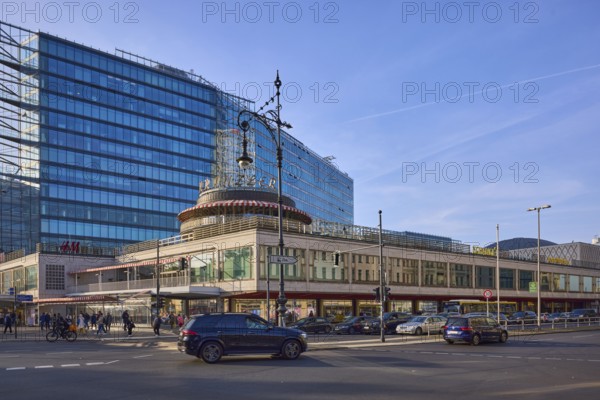 Kranzler Eck shopping centre, historic lantern and office building at the intersection of Kurfürstendamm and Joachimsthaler Straße in Berlin, capital city, independent city, federal state of Berlin, Germany, Europe