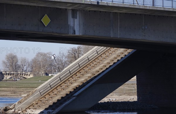Partially collapsed Carola Bridge, February 2025, Dresden, Saxony, Germany, Europe