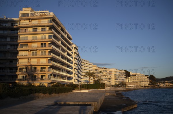View of hotels, apartment hotels, Santa Ponça, Calvià, evening mood, sunset, Majorca, Balearic Islands, Balearic Islands, Spain, Europe