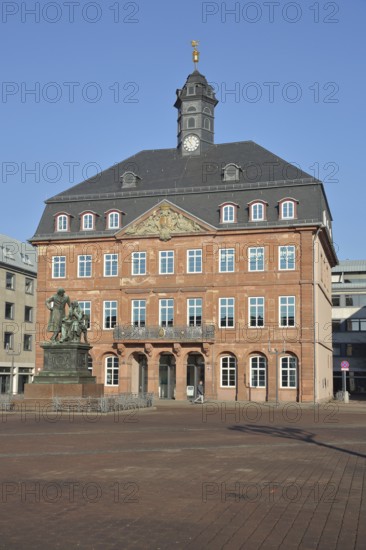 Baroque Neustadt Town Hall and Brothers Grimm National Monument, Brothers, German Fairy Tale Route, Market Square, Hanau, Hesse, Germany, Europe