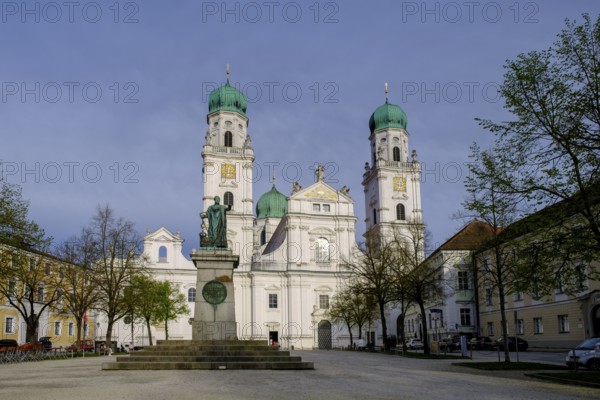 West façade, St Stephen's Cathedral, Cathedral Square, Passau, Lower Bavaria, Bavaria, Germany, Europe