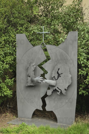 Sculpture for international reconciliation, metal plate, grey, Europe, map, political, monument, separation, broken, fracture, detail, state border, hand, give, handshake, international, England, Great Britain, reconciliation, dialogue, connection, symbol, peace, cross, interaction, St. Stephan Church, Würzburg, Lower Franconia, Franconia, Bavaria, Germany, Europe