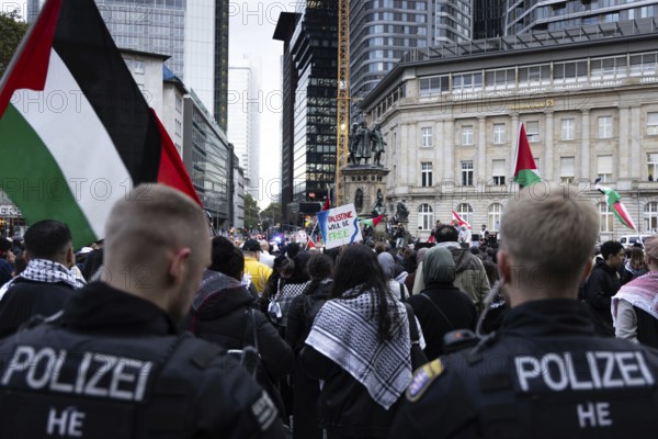 Around 1, 400 people take part in a pro-Palestine demonstration at Rossmarkt in Frankfurt am Main on 7 October 2024. The rally is accompanied by a massive police presence. Exactly one year ago, on 7 October 2023, the terrorist militia Hamas killed more than 1, 100 people in an attack on Israel. Since Israel's subsequent intervention in the Gaza Strip, there have been repeated pro-Palestinian demonstrations throughout Germany, Rossmarkt, Frankfurt am Main, Hesse, Germany, Europe