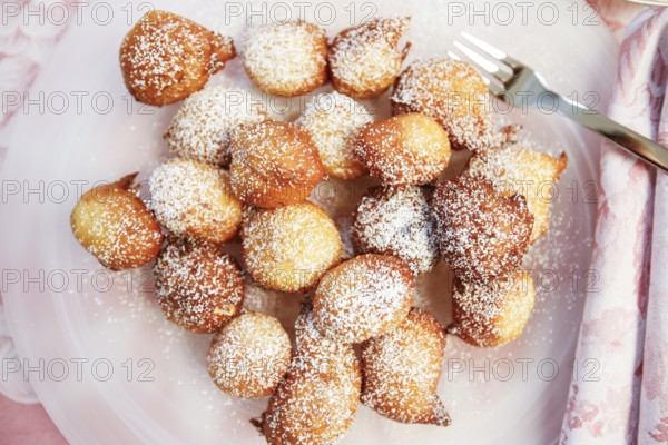 Swabian cuisine, fat baked, Nonnenfürzle, Nonnenfürzchen, Swabian classic, lard baked, Swabian dessert, dessert, typical Swabian, traditional, choux pastry, icing sugar, cake fork, home cooking, traditional cuisine, food photography, studio, Germany, Europe