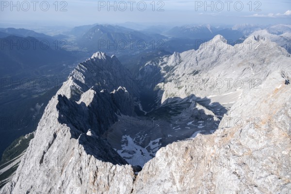 Steep rocky ridge, Waxensteinkamm, with summit Waxenstein, view from the summit of the Zugspitze, Wetterstein range, Bavaria, Germany, Europe