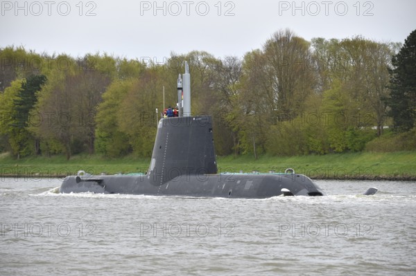 Submarine, submarine, TKMS Submarine 01 sailing in the Kiel Canal, Kiel Canal, Schleswig-Holstein, Germany, Europe