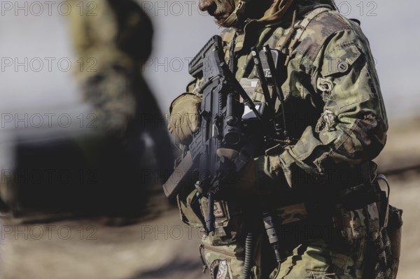 A soldier with a rifle, taken during the military exercise 'Wettiner Schwert' with German and Czech soldiers near Tangermünde, 26 March 2024. 'Wettiner Schwert' is part of the NATO Quadriga exercise