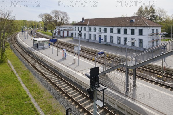 Platform and station, Vienenburg, Goslar, Harz, Lower Saxony, Germany, Europe