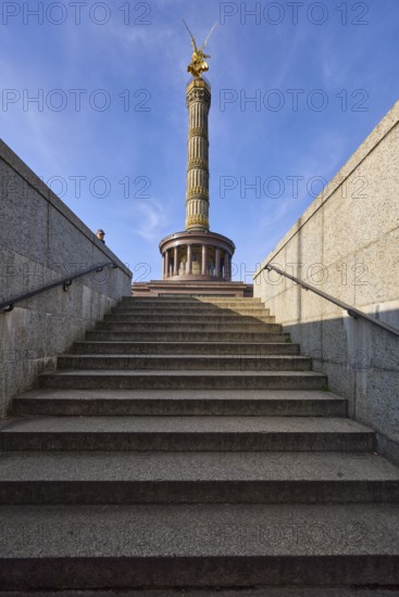 Staircase and Victory Column against blue sky with cirrostratus clouds in Berlin, capital, independent city, federal state Berlin, Germany, Europe