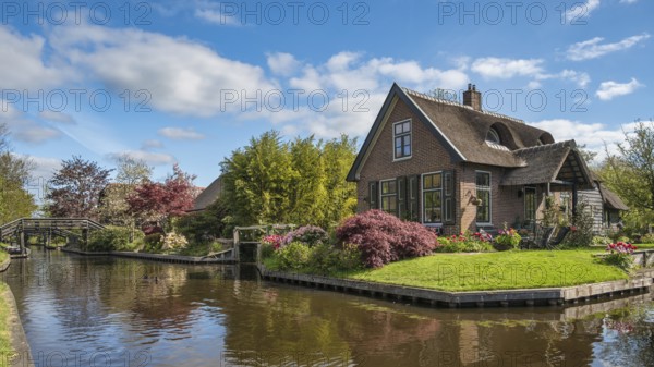 Giethoorn Netherlands, panorama city skyline at canal and traditional house in Giethoorn village