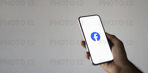 Facebook Logo on smartphone