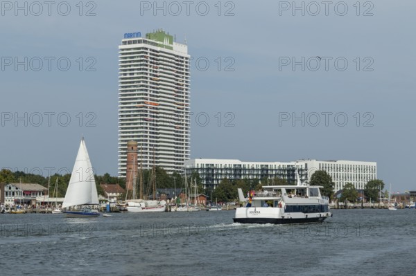 View from the Priwall onto the river Trave with the excursion ship Hansa and the Hotel Maritim, seaside resort Travemünde, Hanseatic City of Lübeck, Schleswig-Holstein, Germany, Europe