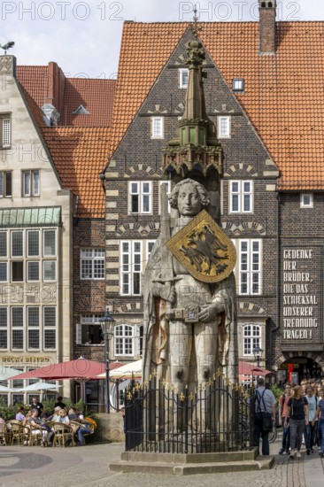 Stone statue with armour and coat of arms Bremen Roland on the market square in the old town of Bremen, Hanseatic City of Bremen, Germany, Europe