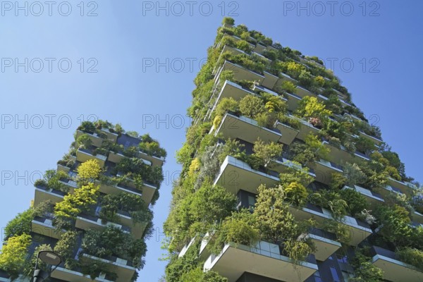 Bosco Verticale, twin tower, green tower block with trees and shrubs, Porta Nuova, Milan, Lombardy, Italy, Europe