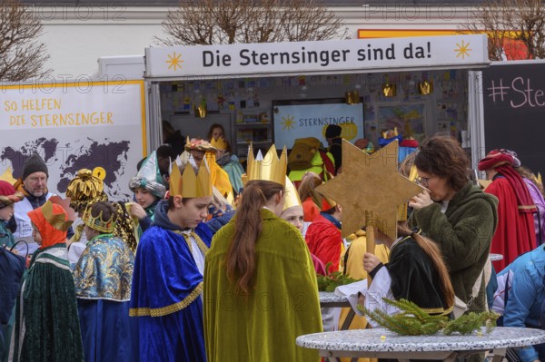 Carol singers on the town hall square, Kempten, Allgäu. Bavaria, Germany, Europe