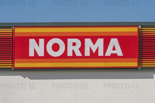 Logo and lettering, NORMA supermarket, Norma Lebensmittelfilialbetrieb Stiftung & Co. KG, Kempten, Allgäu, Swabia, Bavaria, Germany, Europe