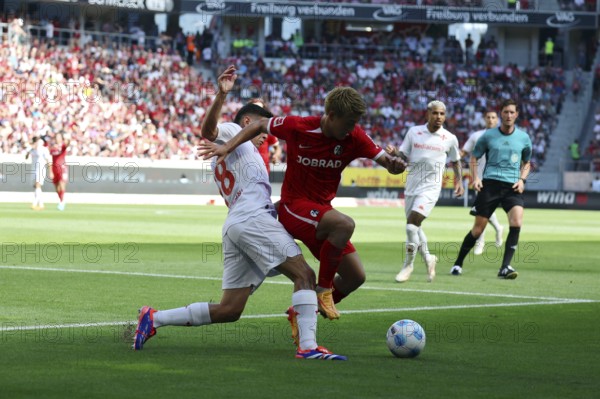 From left in a duel against #42# and Lucas Martinez Quarta during the football test match: SC Freiburg, AC Florence REGULATIONS PROHIBIT ANY USE OF PHOTOGRAPHS AS IMAGE SEQUENCES AND/OR QUASI-VIDEOn Photo: Joachim Hahne/johapress