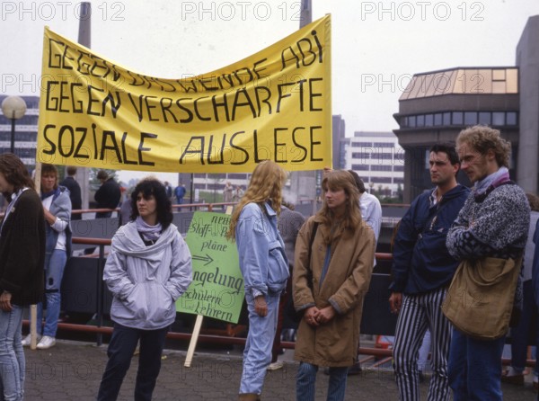 Dortmund. Pupil protest on the Abi reform on 12. 6. 1987