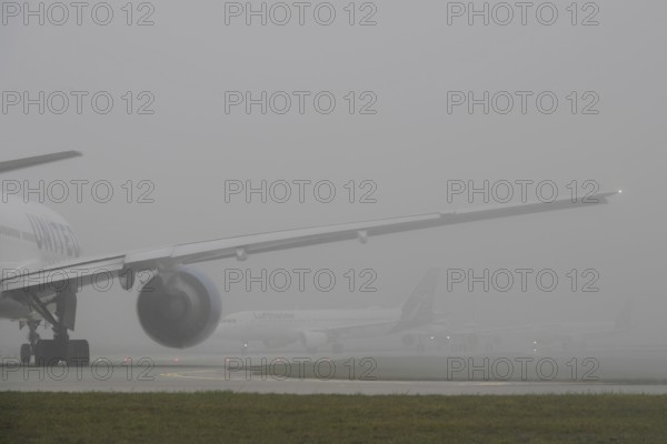 Rolling aeroplanes, traffic in the fog, Munich Airport, Upper Bavaria, Bavaria, Germany, Europe