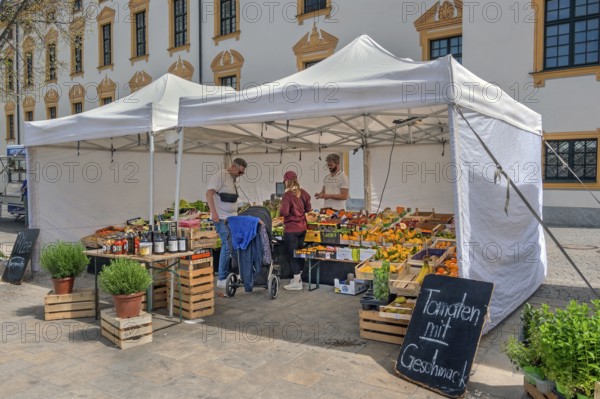 Sales stand for fruit and vegetables etc., Residenzplatz, Kempten, Allgäu, Swabia, Bavaria, Germany, Europe