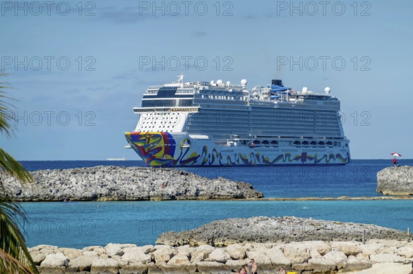 Caribbean Marvel: Norwegian Encore Gracefully Unveils Great Stirrup Cay, A Private Paradise in the Bahamas, Welcoming Vacationers to Sun-Kissed Bliss