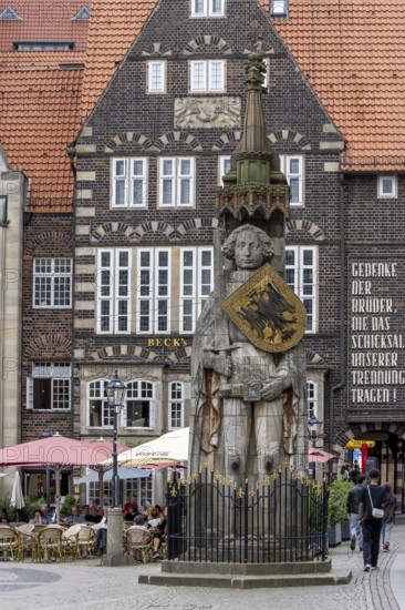 Stone statue with armour and coat of arms Bremen Roland on the market square in the old town of Bremen, Hanseatic City of Bremen, Germany, Europe