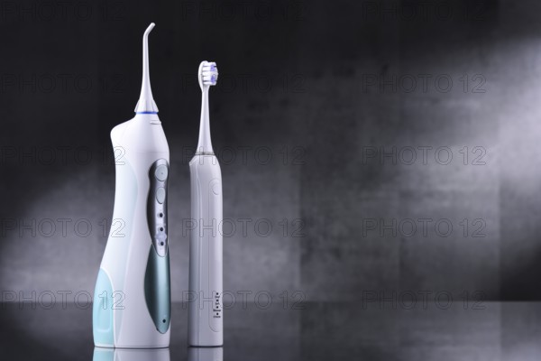 Oral irrigator and electric sonic toothbrush