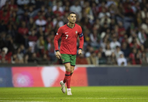 Football match, Cristiano RONALDO CR7 Portugal walking to the right with concentrated look, Estadio do Dragao, Porto, Portugal, Europe