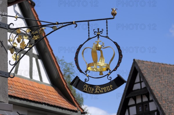 Inn, inn, sign, old crown in Diefenbach, BW. golden crown