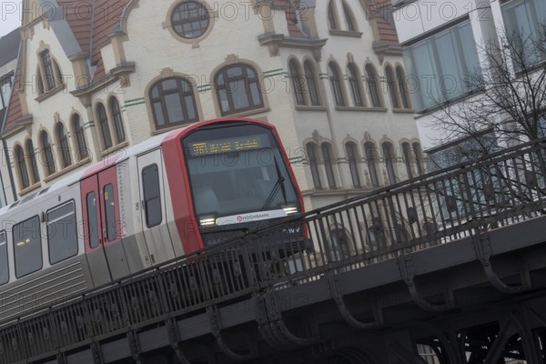 Weather, heavy fog in winter, underground line U3 in the fog at the Landungsbrücken in the harbour of Hamburg, Germany, Europe