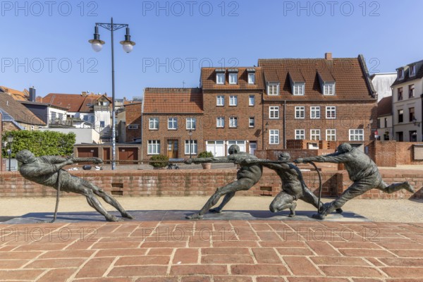 Walled-up ground plan of the former St Mary's Church and sculpture Tug of War - The Strongest by sculptor Prof. Karl-Henning Seemann, Old Town Wismar, Hanseatic City of Wismar, Mecklenburg-Western Pomerania, Germany, Europe
