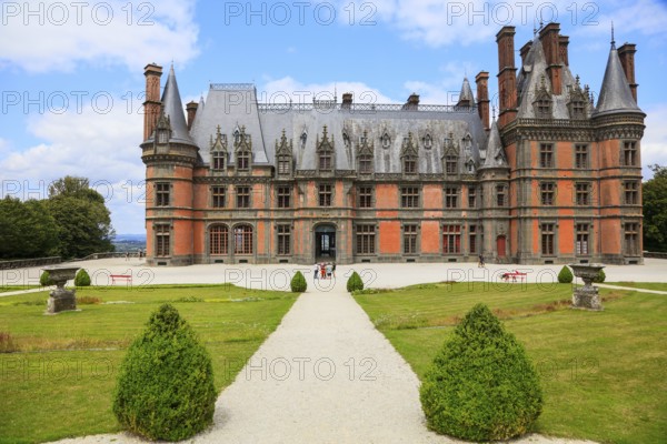 Neo-Gothic Victorian Chateau de Trevarez, built 1893-1907 by Walter-Andre Destailleur for James de Kerjegu, Saint-Goazec, department of Finistere Penn-ar-Bed, region of Brittany Breizh, France, Europe